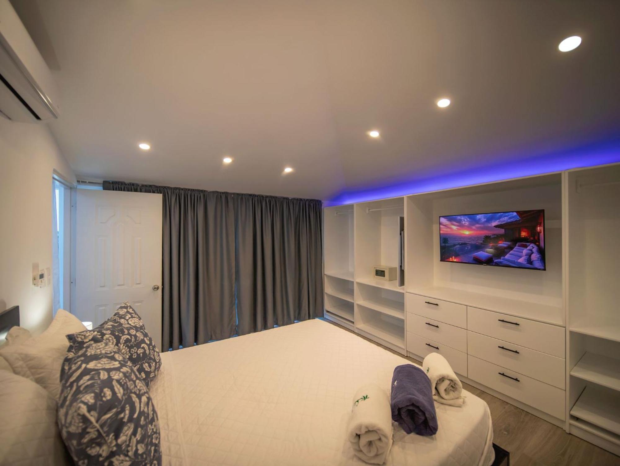 3BR Luxury Penthouse, 300m From Beach, foto 7