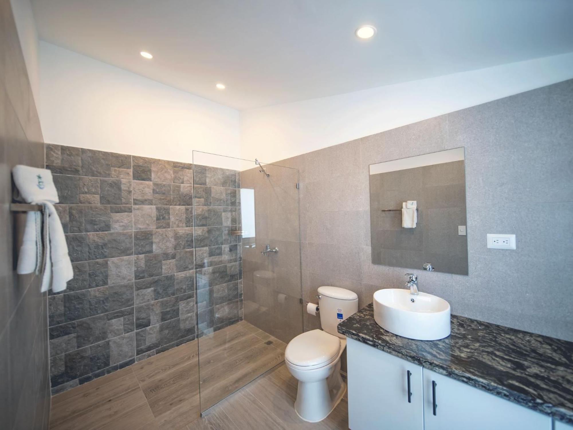 3BR Luxury Penthouse, 300m From Beach, foto 10
