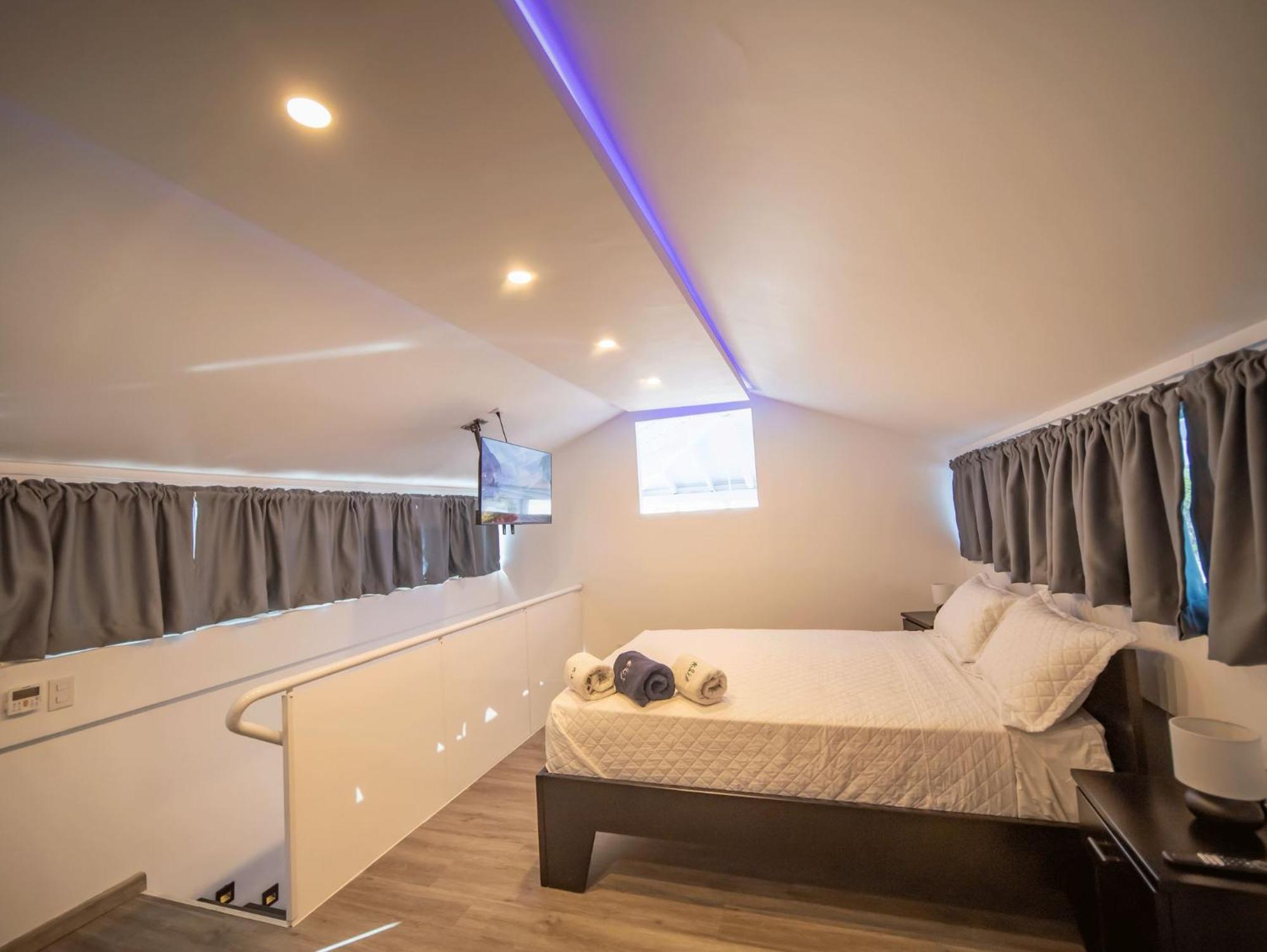 3BR Luxury Penthouse, 300m From Beach, foto 14