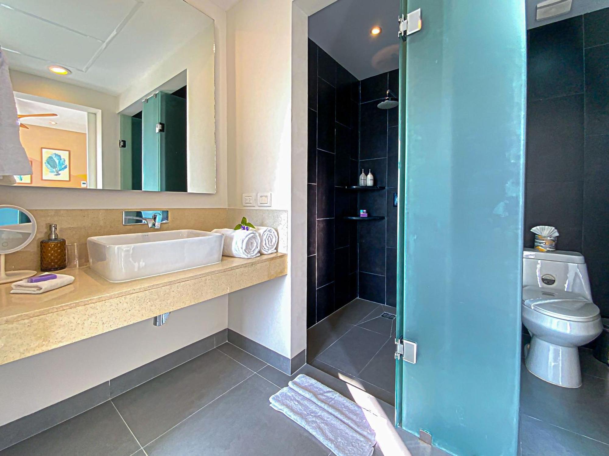 Corasol Condo with Rooftop Pools, Beach Club Access & Private Terrace, foto 12