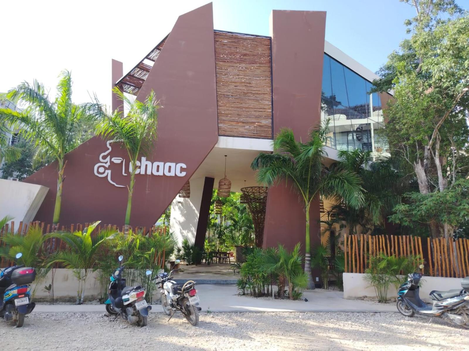 Enmedio de la zona hotelera y el centro, imagen 5