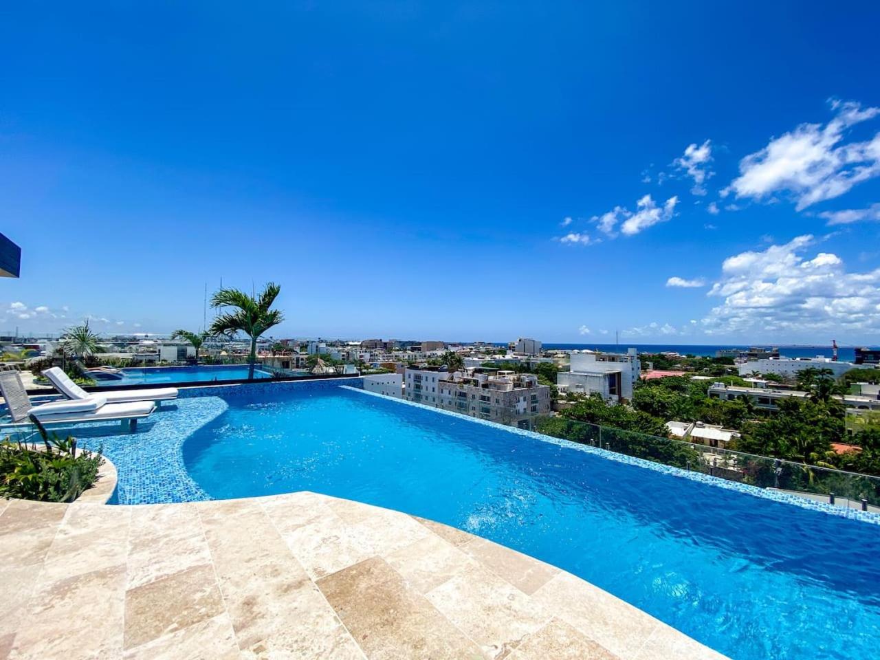 Downtown Playa Studio with Rooftop Pool Steps to Everything, foto 13