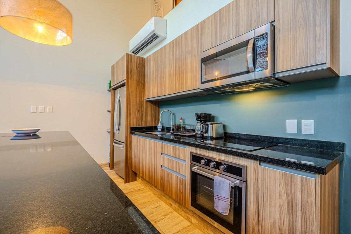 LUX Apt AWA Golf, Pool, Gym, walkable !, imagen 5