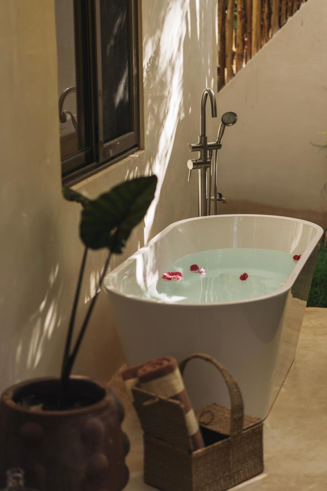Perfect for 10 Guests with Rooftop Pool and Panoramic Views, foto 7