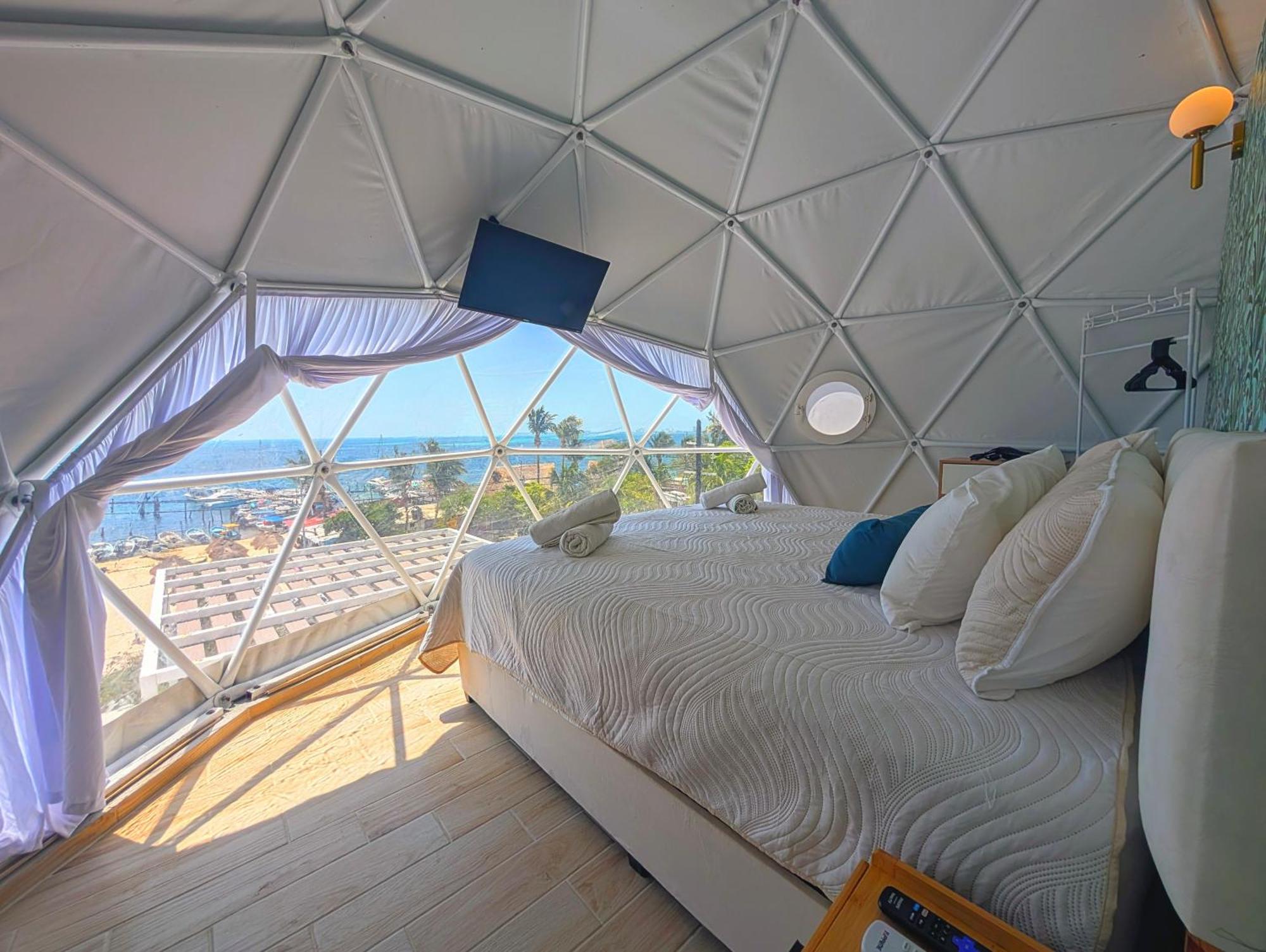 Beachfront DOME with Oceanview & Sunrise - Near Ferry, foto 15