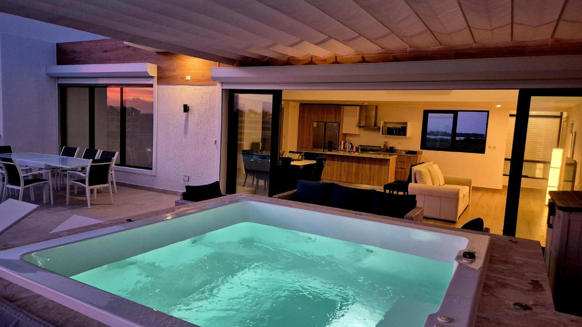 Luxury Beach Penthouse Jacuzzi Lagoon View, vista principal