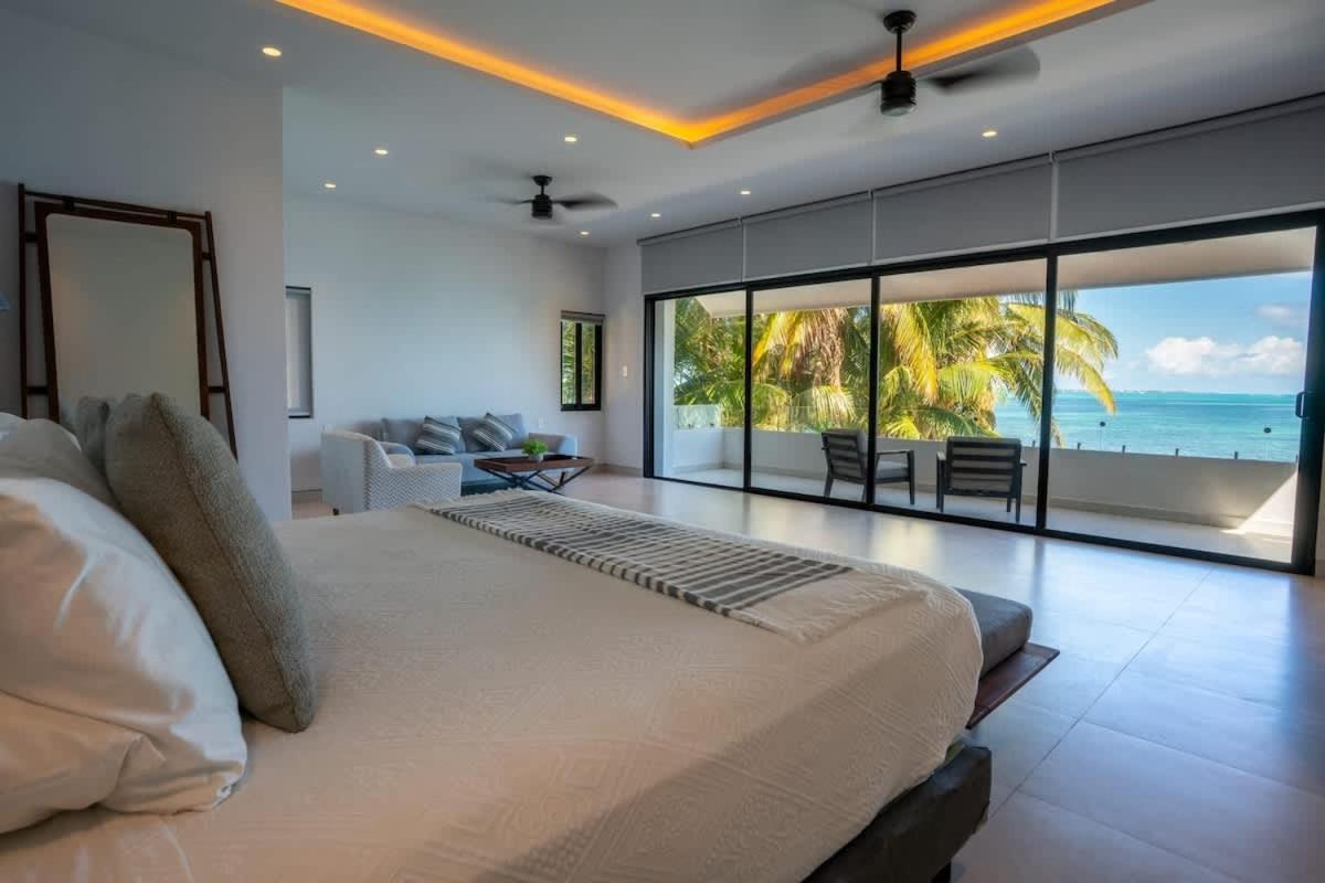 6BR Modern Oceanfront Villa w/ Infinity Pool, imagen 3