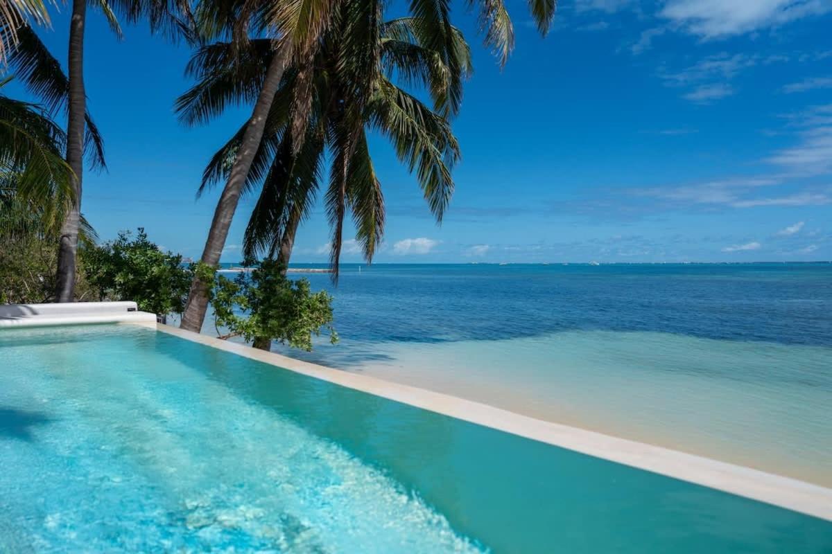 6BR Modern Oceanfront Villa w/ Infinity Pool, foto 13