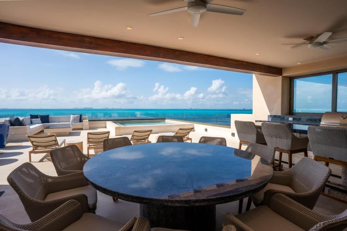 9BR Luxury Beachfront Penthouse w/ Private Pool, foto 7