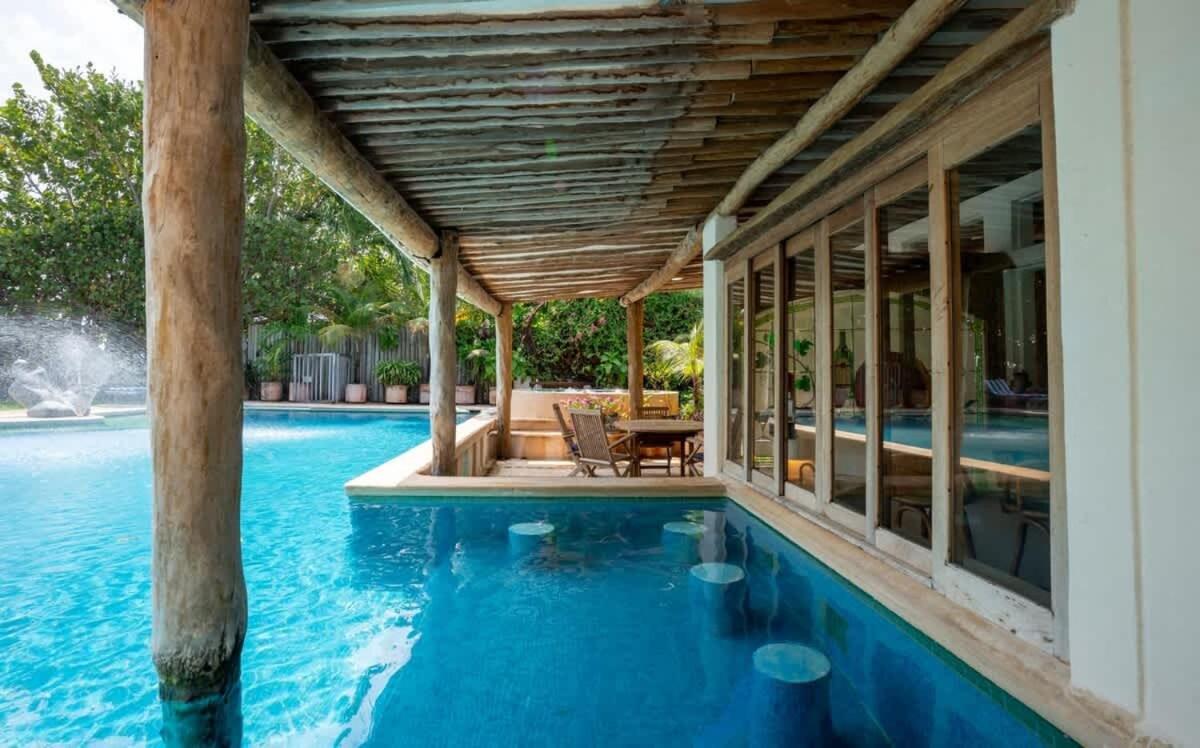 Villa Castillo- Stunning Lagoon Front Villa, imagen 4