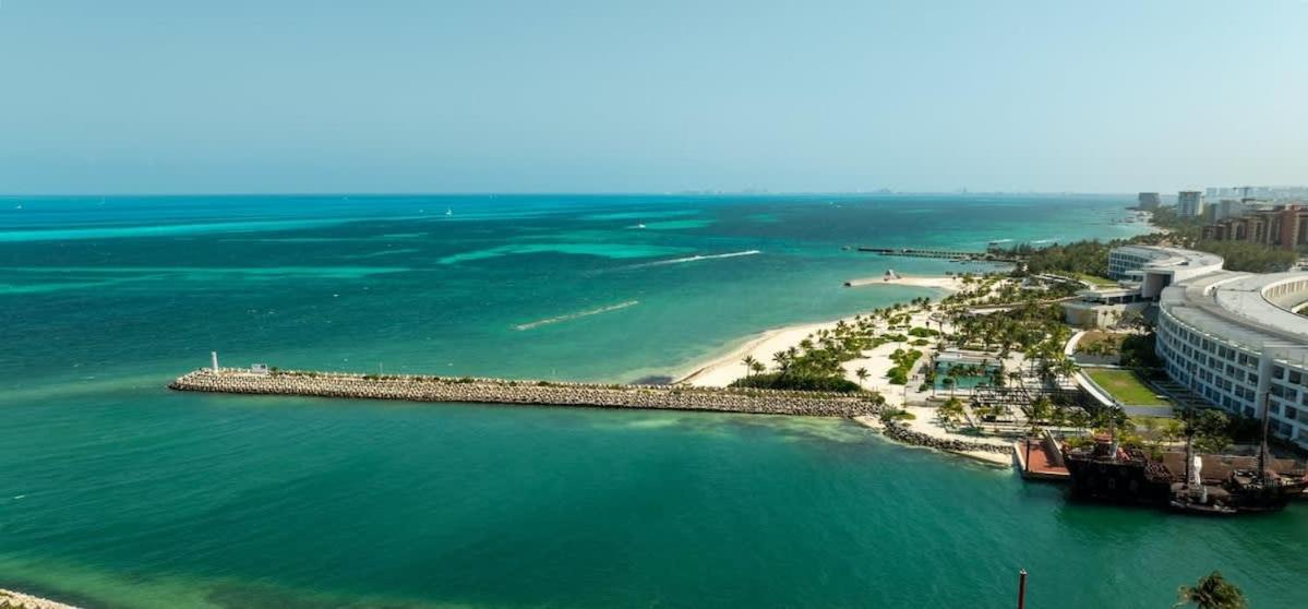 3BR Beachfront Luxury Condo w/ Great Features, foto 12