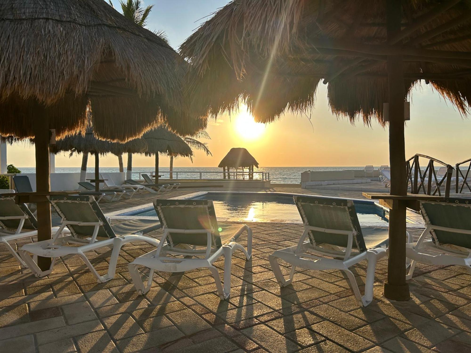 Beachfront Three-Story Coastal Penthouse, 3BR-3BA, foto 10