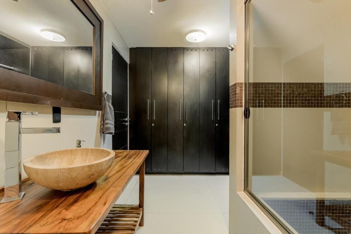 Coconut 3 BDR Beachfront by Casa Paraiso, foto 11