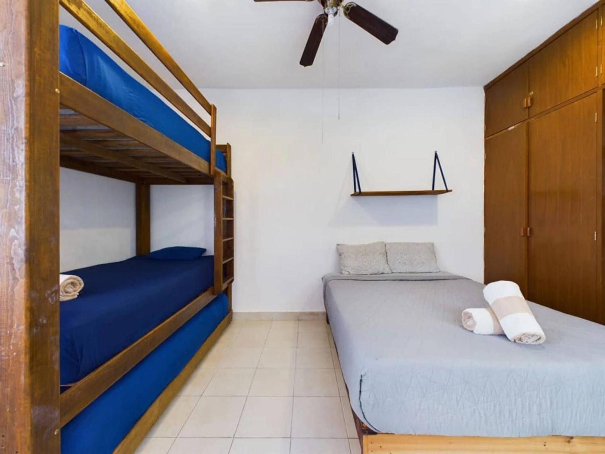 Stylish 2BR Retreat with Private Patio, foto 12