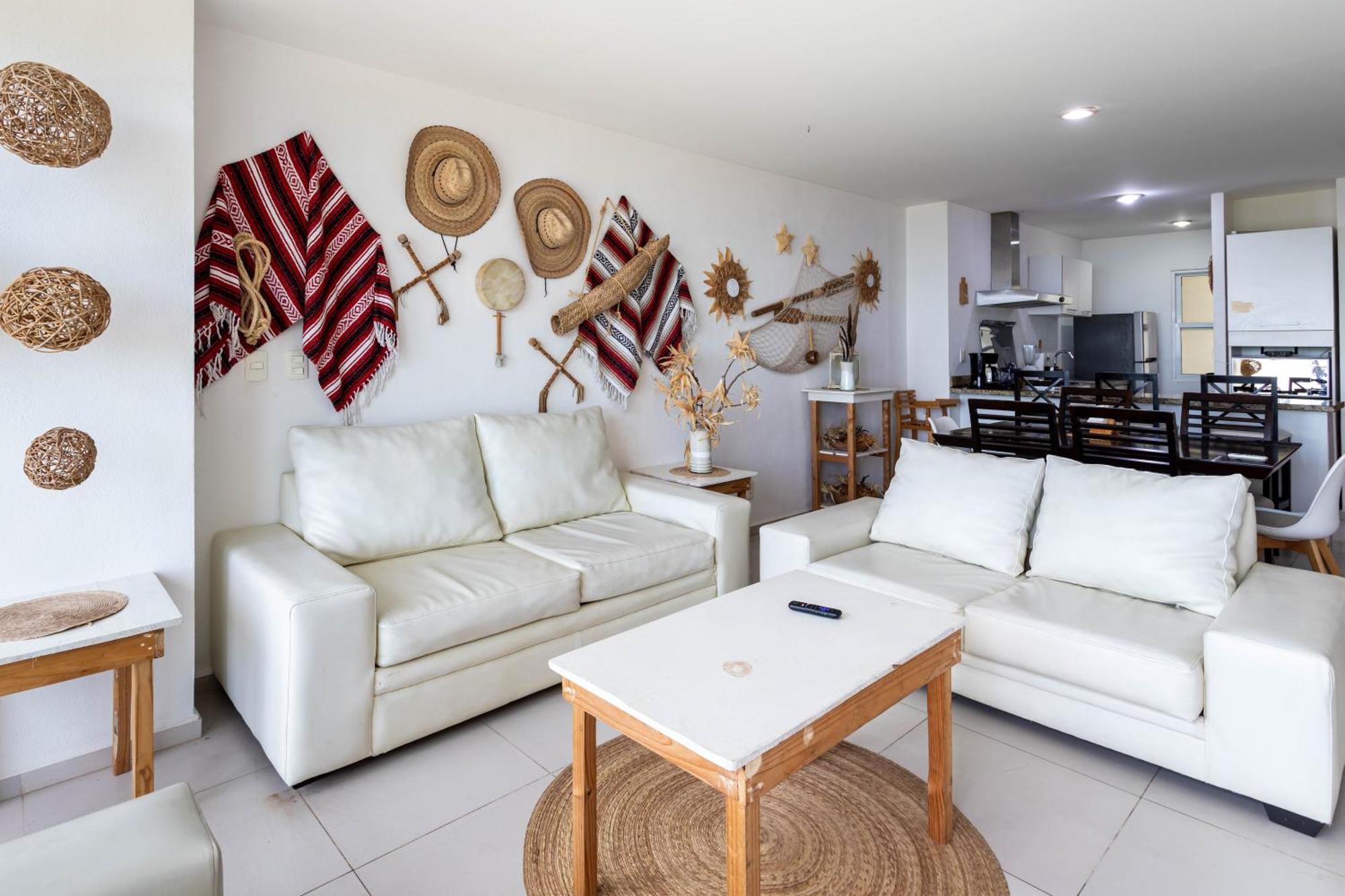 Beachfront Condo AC Pool WiFi Laundry, foto 13