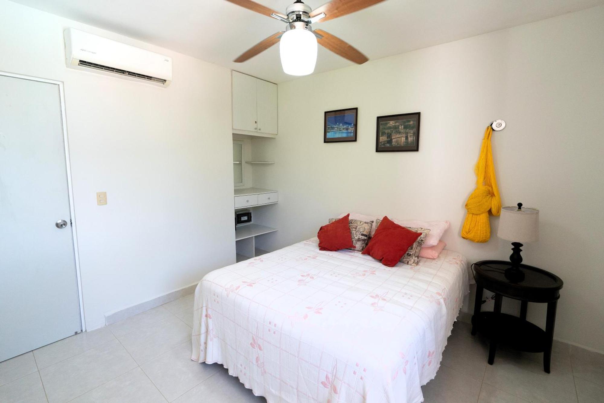 1 block from the Ocean, comfy condo with pool view, foto 16