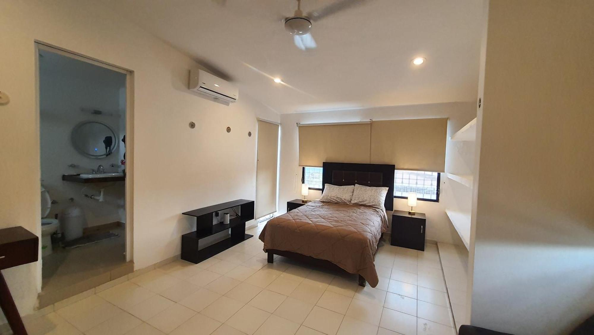 Amplia habitación AA, TV, Frigo, Céntrica, cerca de la T1, foto 8