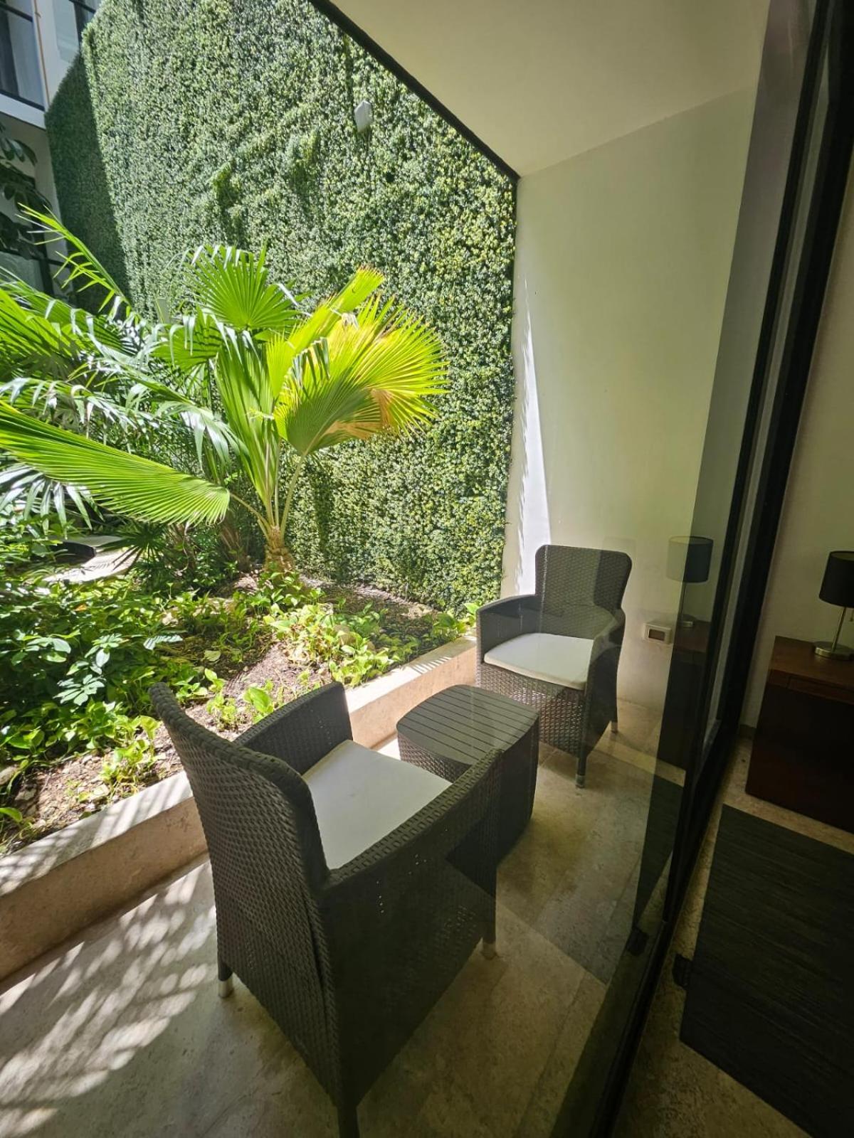 The Shore - Chic Getaway - Beach steps away, imagen 5