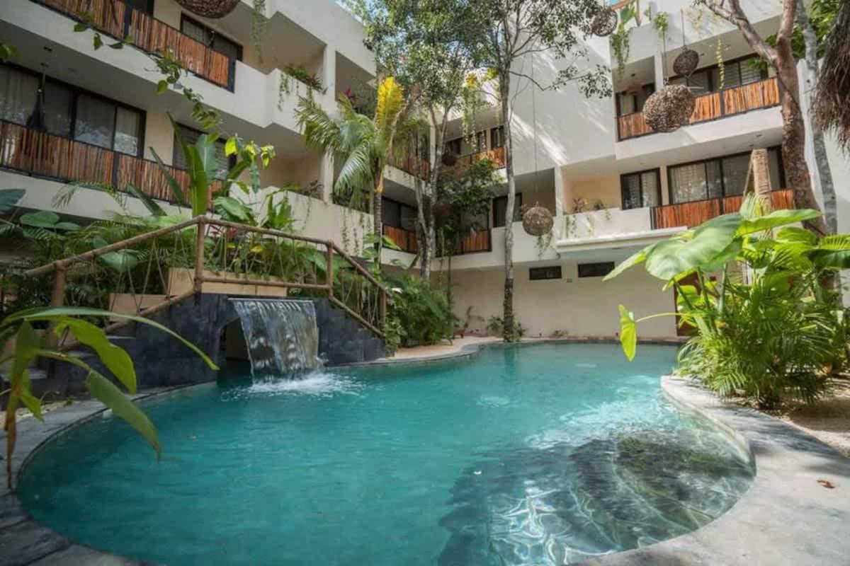 Tulum Getaway - 1BR with 2 Queen Beds Pool Office Area & Gym, imagen 2