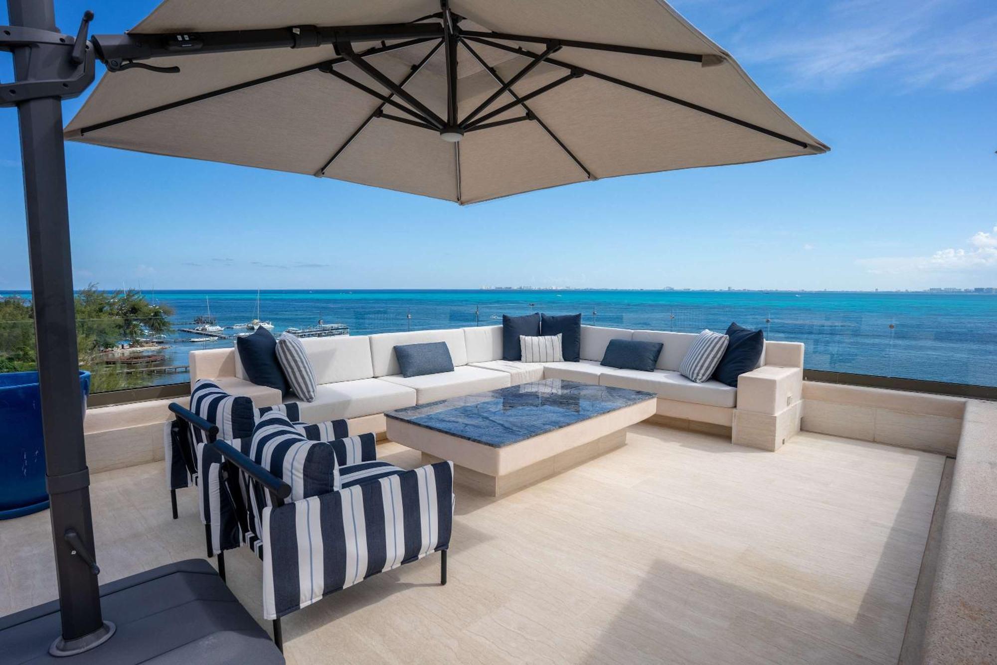9BR Luxury Beachfront Penthouse w/ Private Pool, foto 10