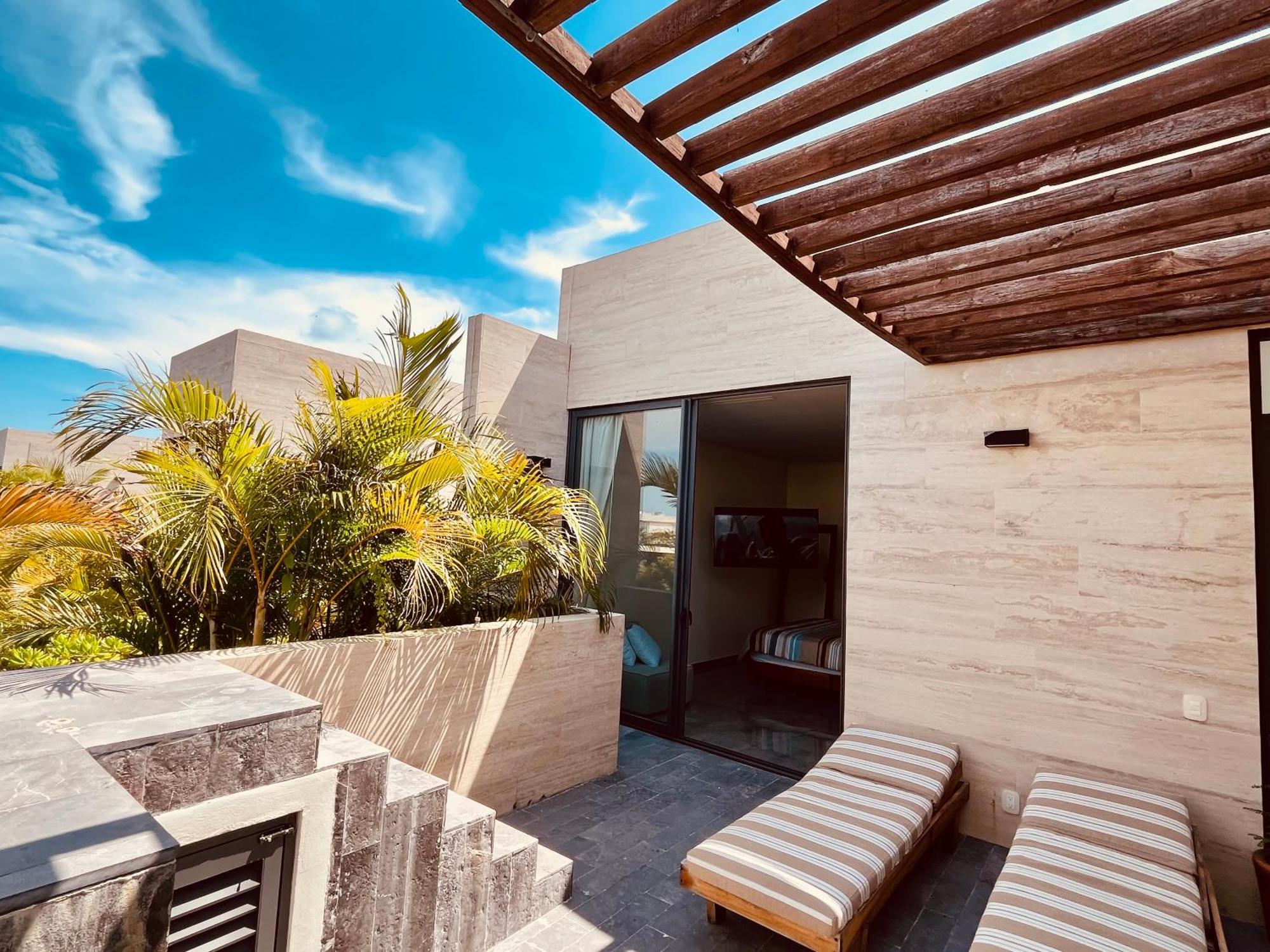 Plunge Pool Duplex PH with Beach Club Shuttle and GYM, foto 8