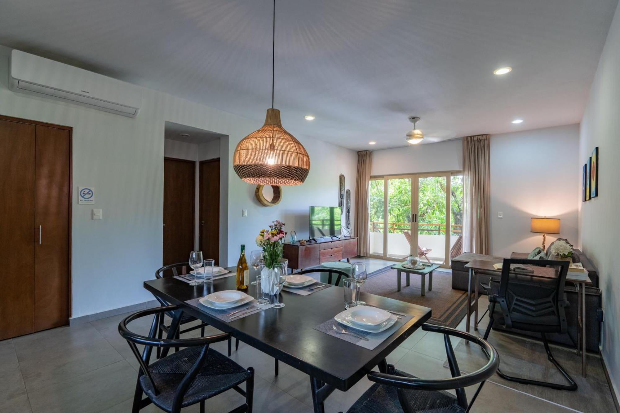 Spacious Condo with Pool in Gated Community, foto 15