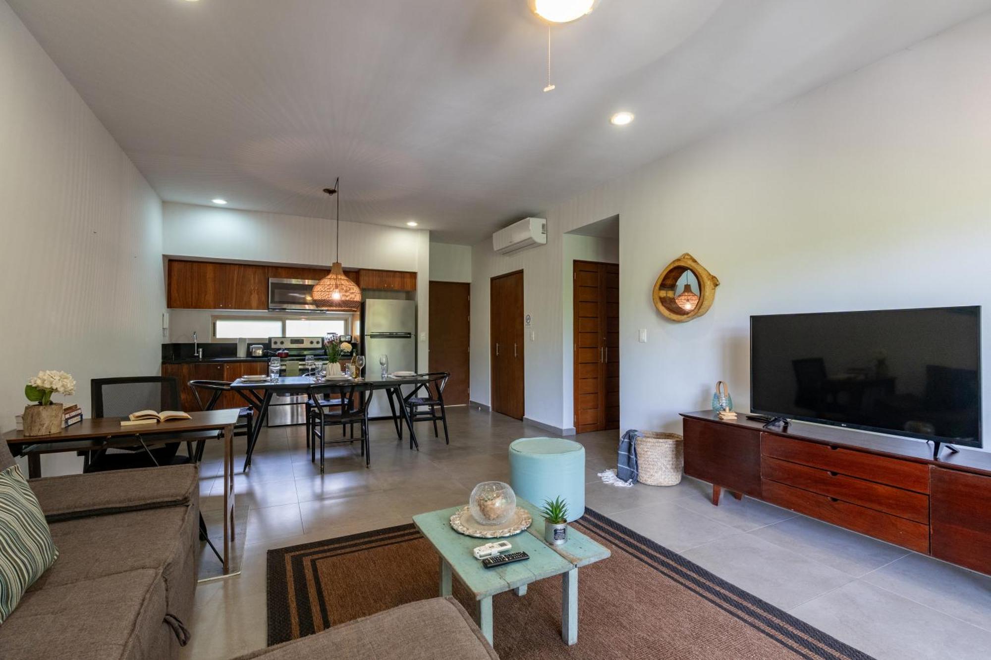 Spacious Condo with Pool in Gated Community, foto 13
