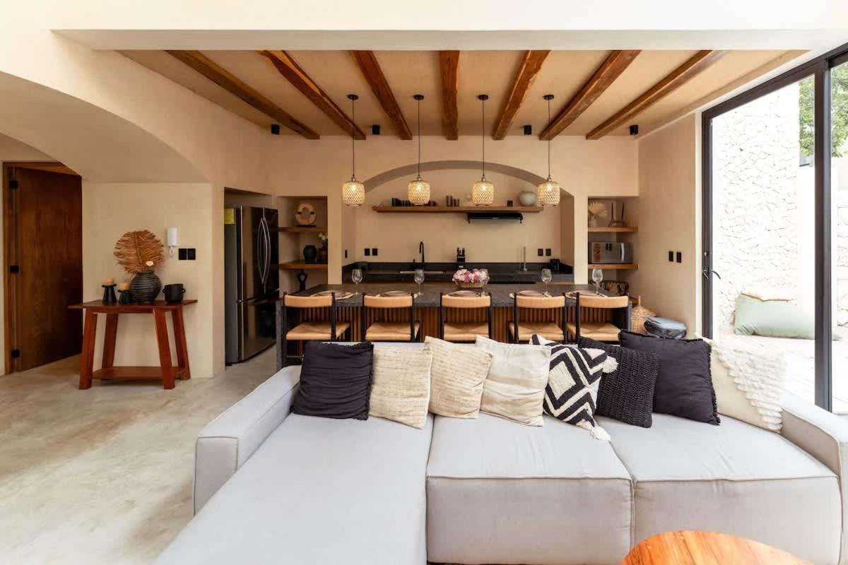 Spacious 6BR Luxe Villa with 4 Private Pools and Yoga Space Rooftop & Concierge, foto 12