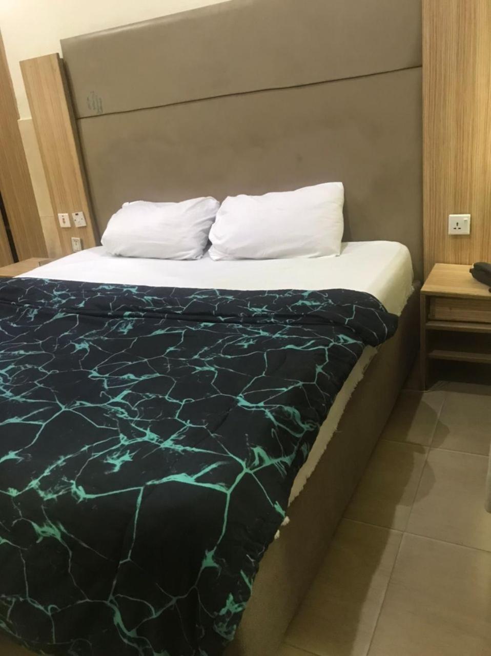 Valley Point Hotel and Suites