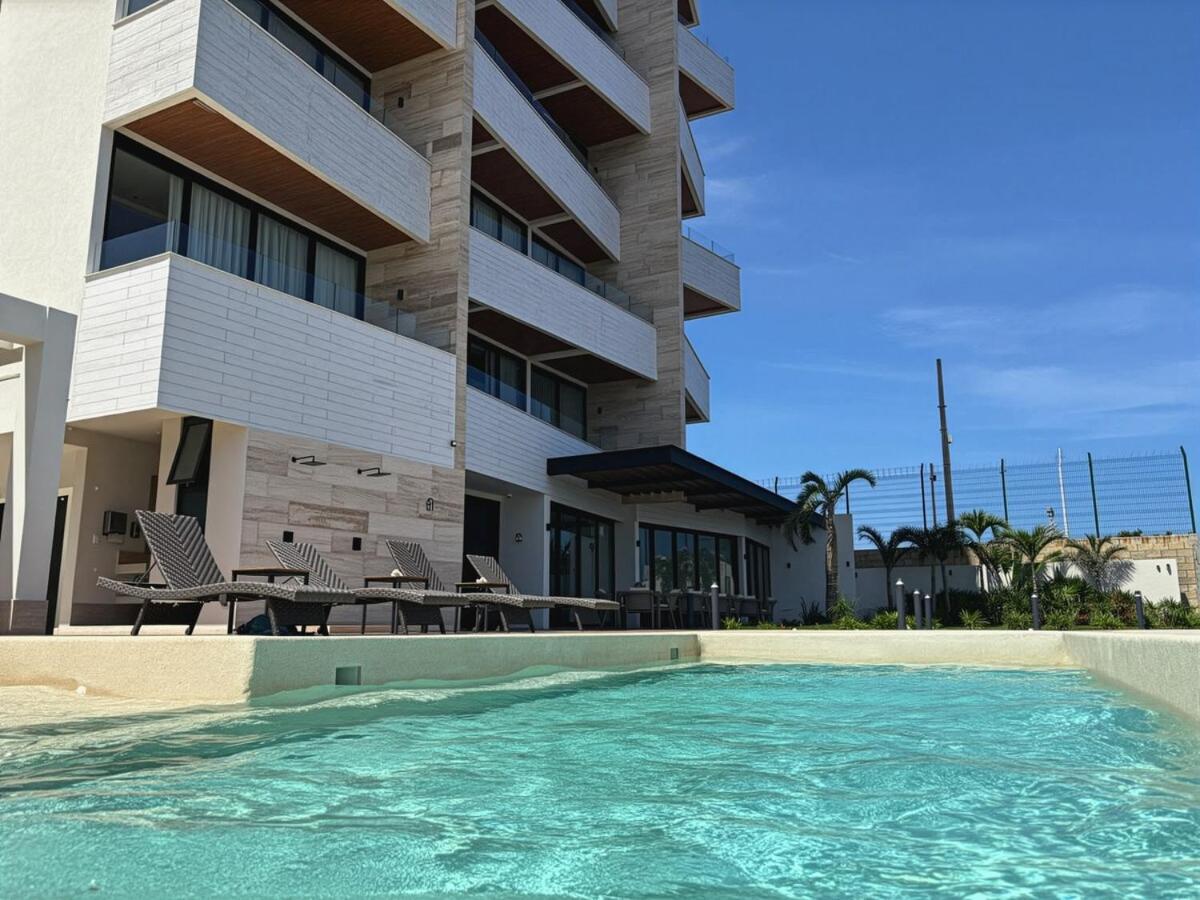 Beachfront 2BR 2BA Condo w Balcony, Ocean Views, foto 13