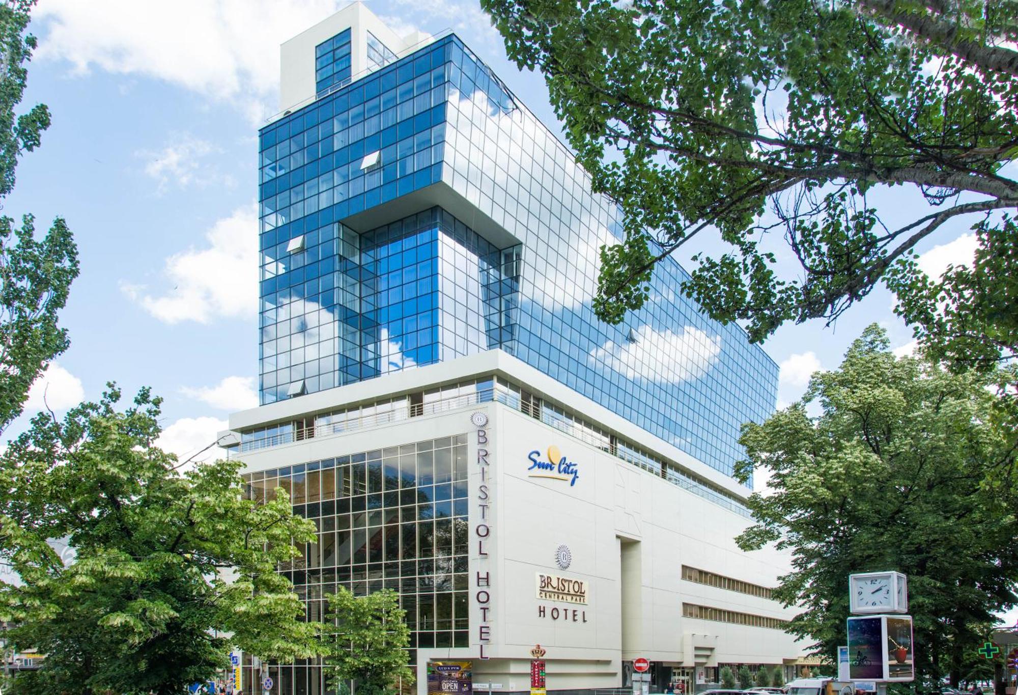 3. Bristol Central Park Hotel