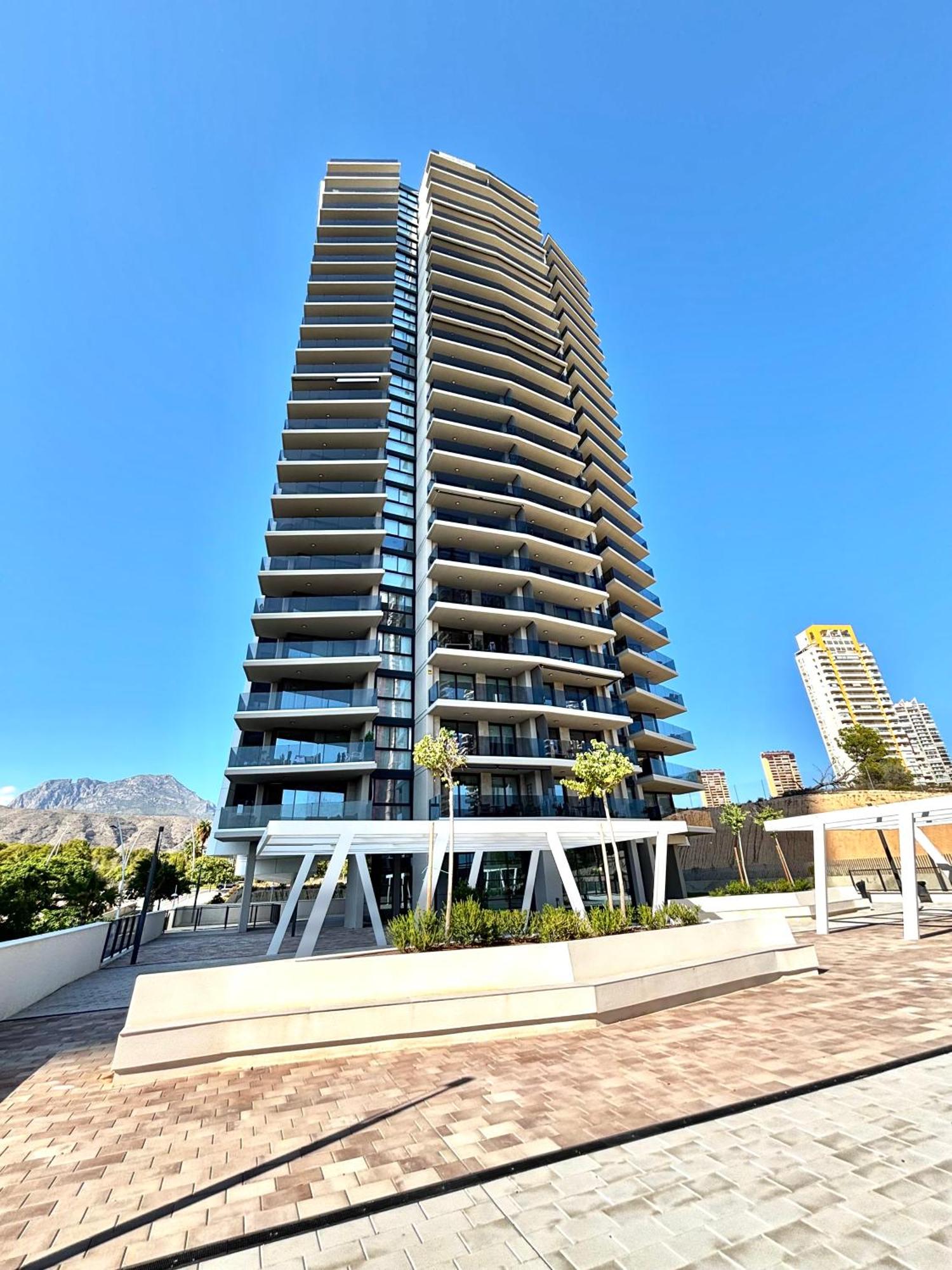SAKURA LUXURY Poniente Beach