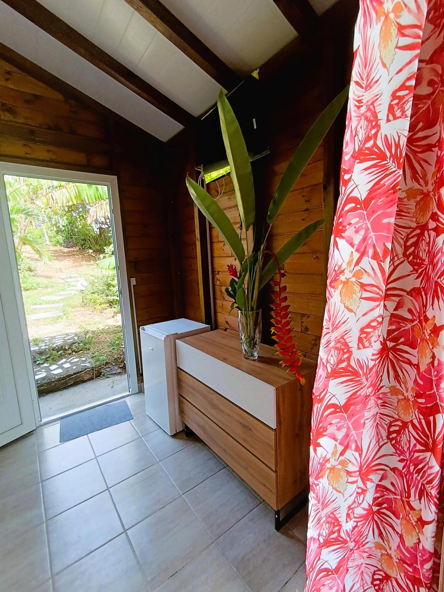 Gites kaz à klemence - Bungalow karapat - jacuzzi privé et piscine partagée au cœur de la nature à Anse-Bertrand, foto 8