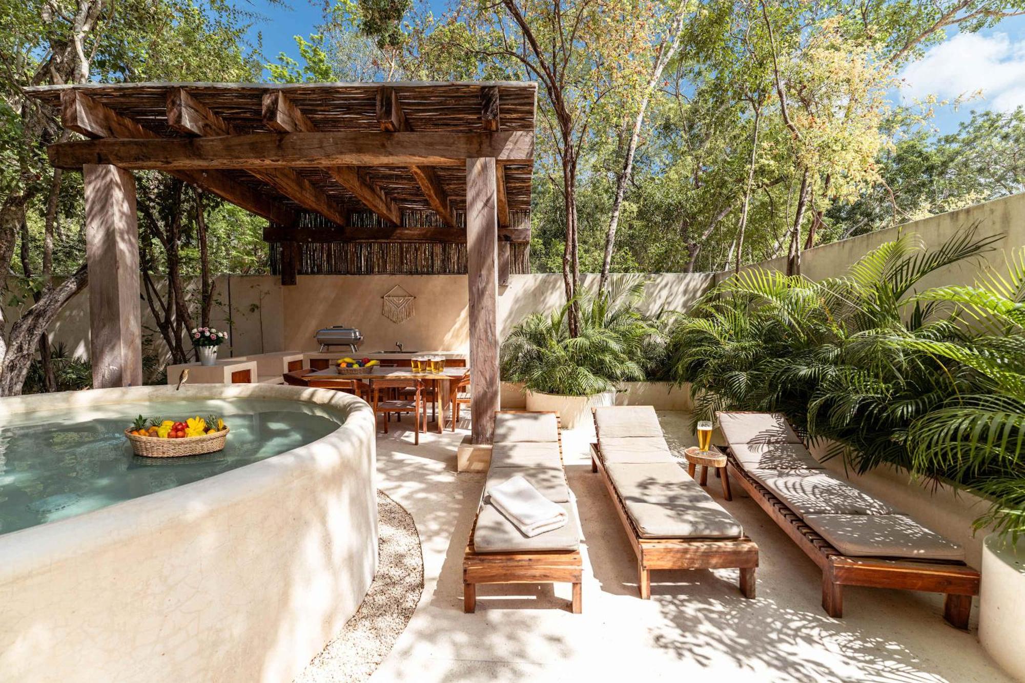 Luxe Ground-Floor 3BR Jungle Retreat with Plunge Pool, foto 14