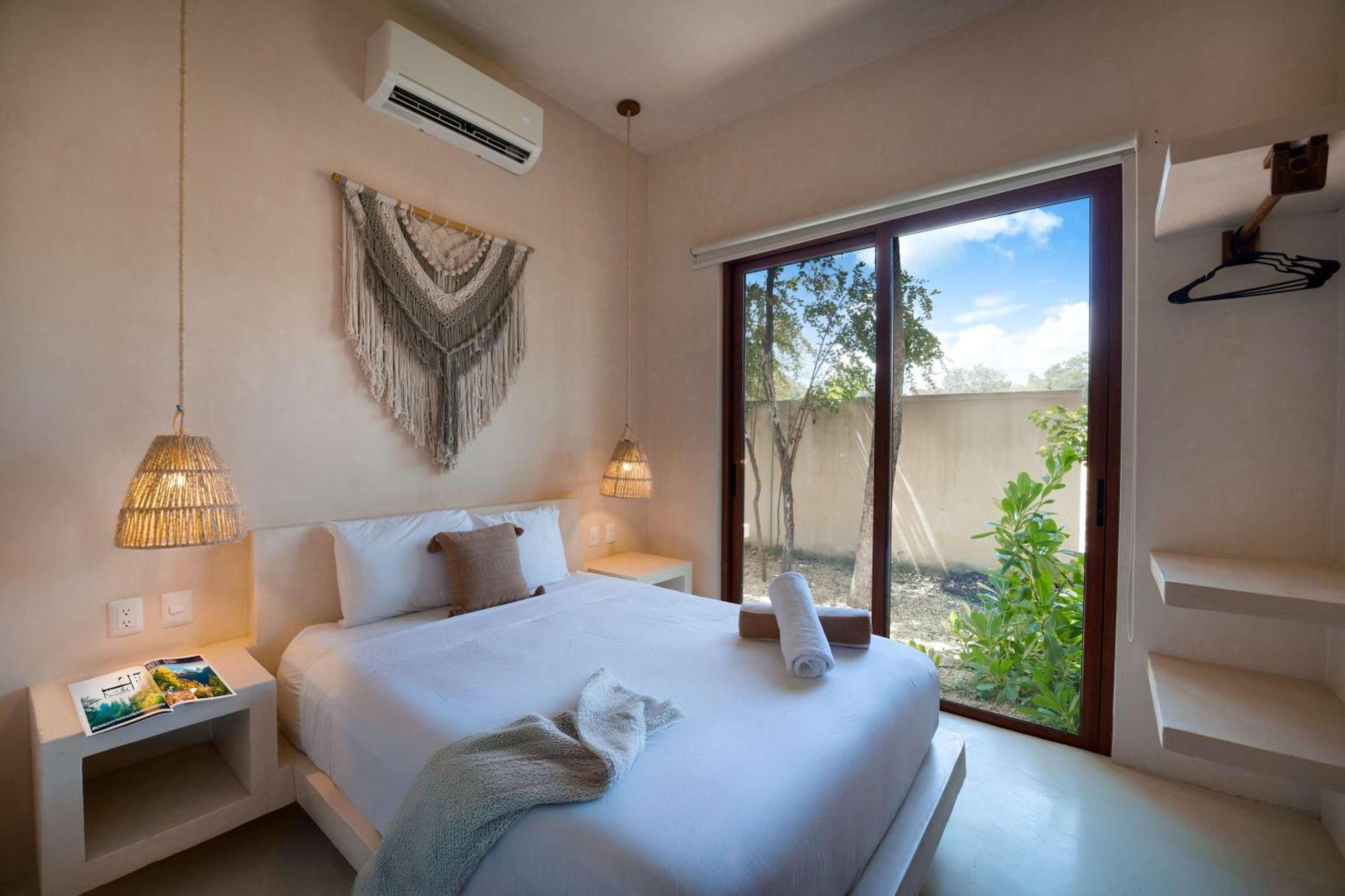 Luxe Ground-Floor 3BR Jungle Retreat with Plunge Pool, foto 8