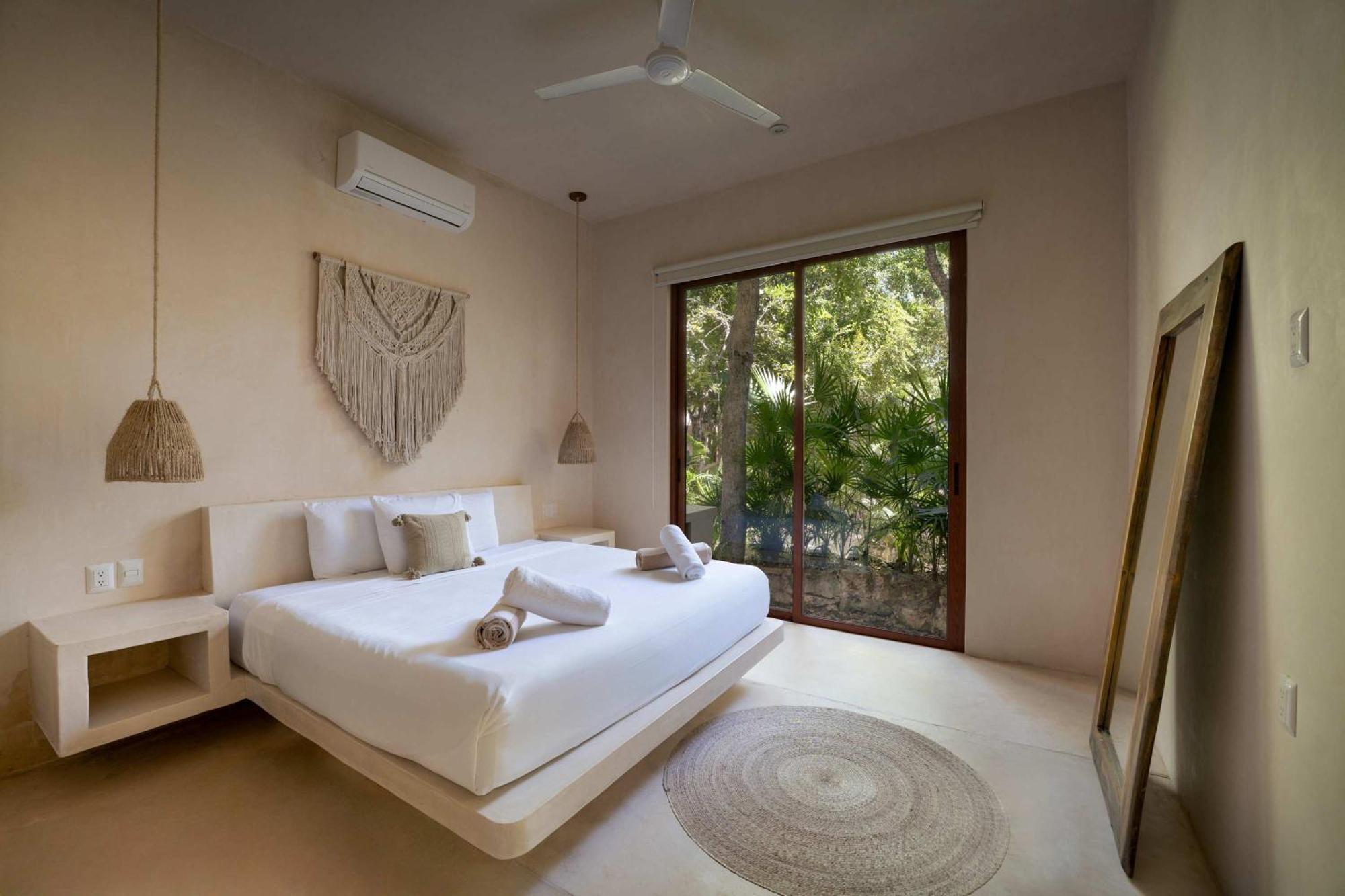 Luxe Ground-Floor 3BR Jungle Retreat with Plunge Pool, foto 6