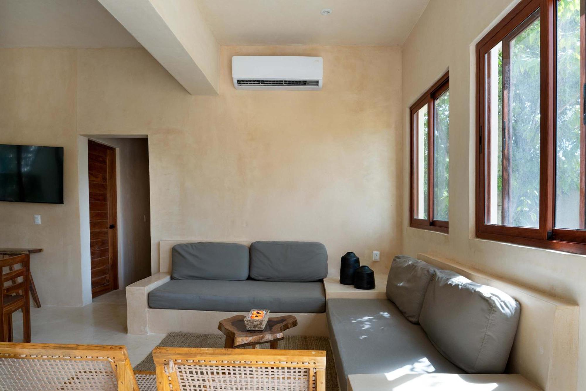 Luxe Ground-Floor 3BR Jungle Haven with Plunge Pool, foto 6