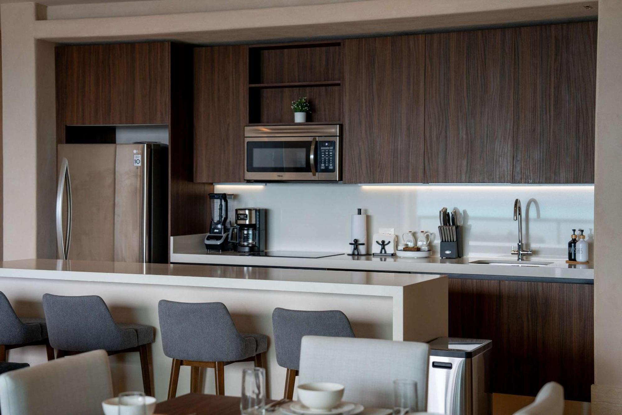 3BR Beachfront Elegant Condo -Family Getaway, foto 13