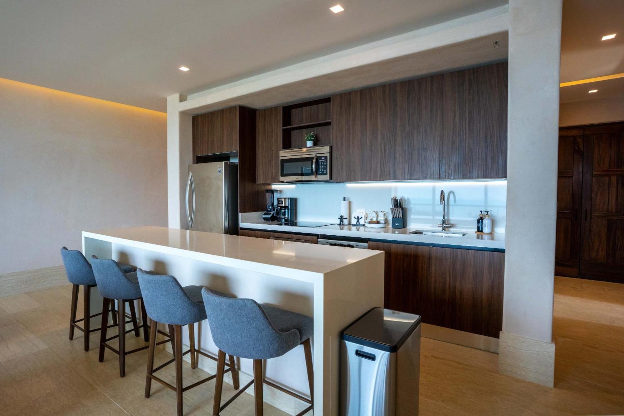 3BR Beachfront Elegant Condo -Family Getaway, foto 15