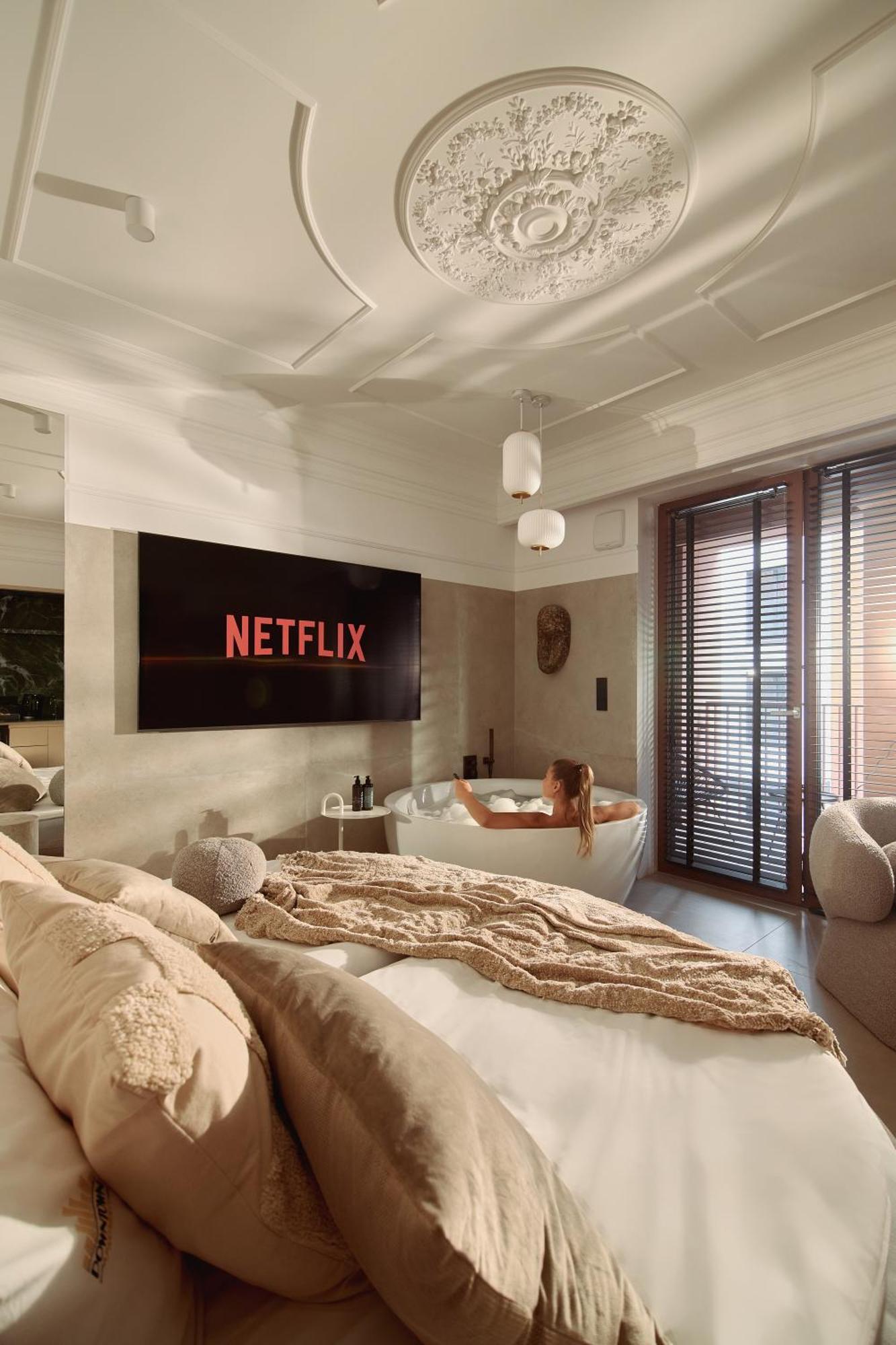 Granaria Jacuzzi Premium Suites by Downtown Apartments