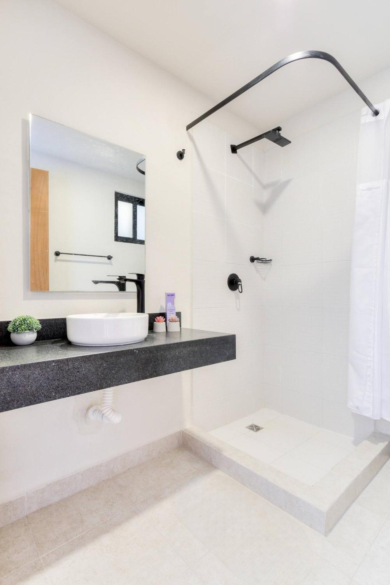 Centrally Located Apartment w Pool / Gym / Cowork, foto 12