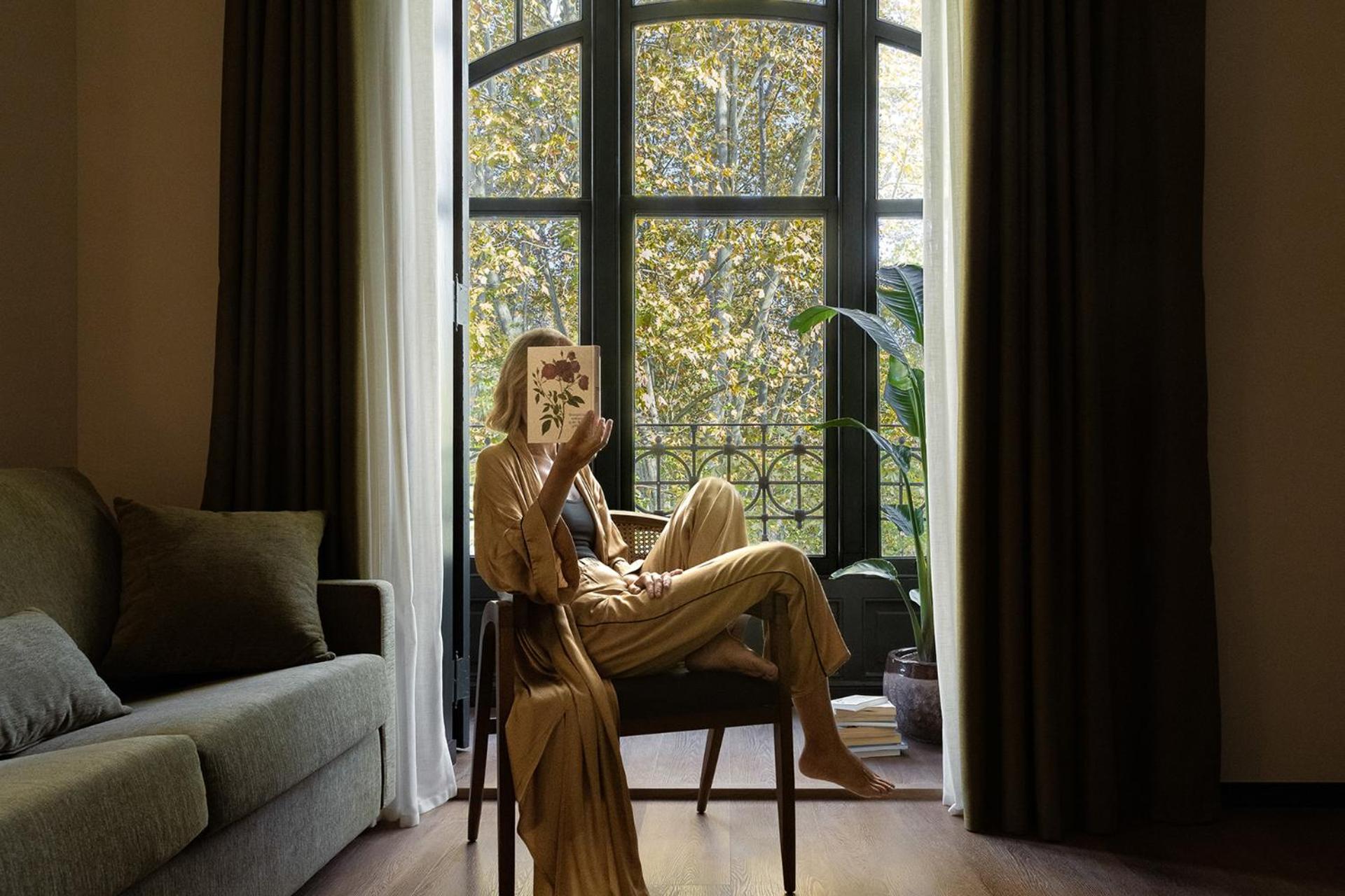 Batimont Suites & Apartments