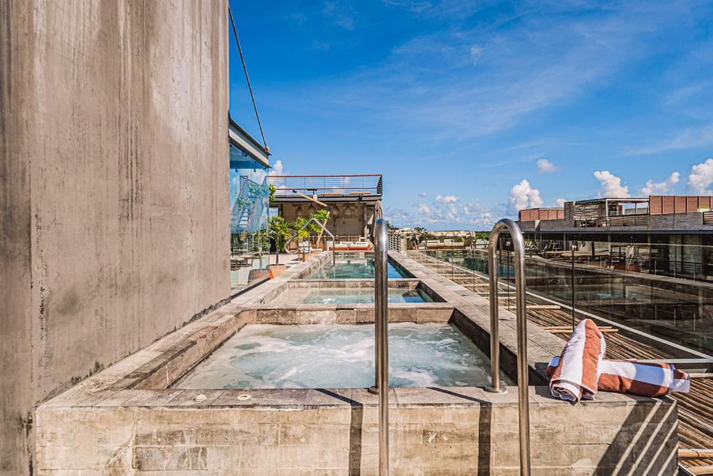 1BR Swim up Loft with Private Cenote Rooftop Pool, foto 13