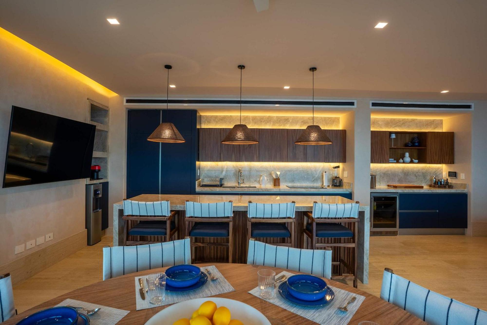 4BR Luxury Beachfront Apt w/ Heated Pool, foto 11