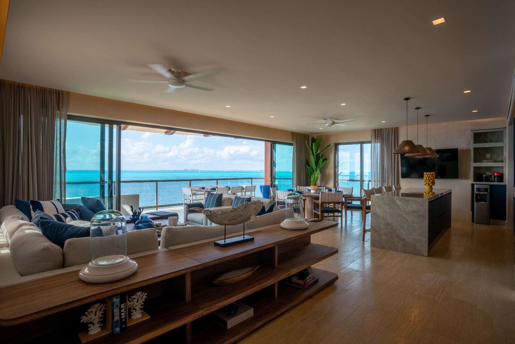 4BR Luxury Beachfront Apt w/ Heated Pool, foto 8