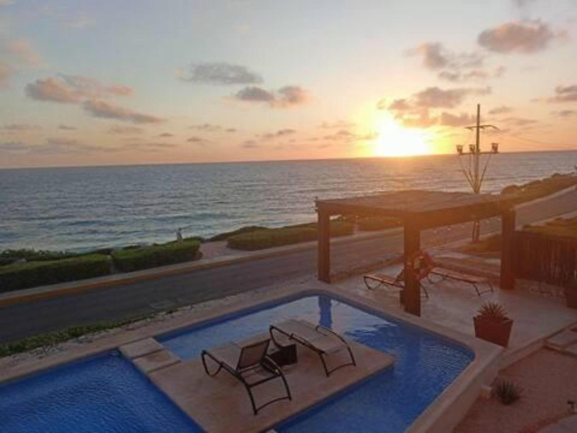 SEA-FRONT VILLA, Isla Mujeres! Stunning Sea Views!, foto 8
