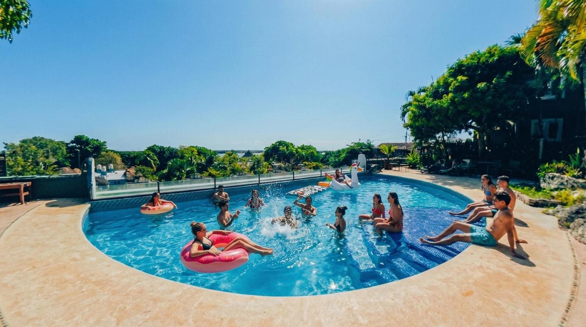 Viajero Bacalar Hostel