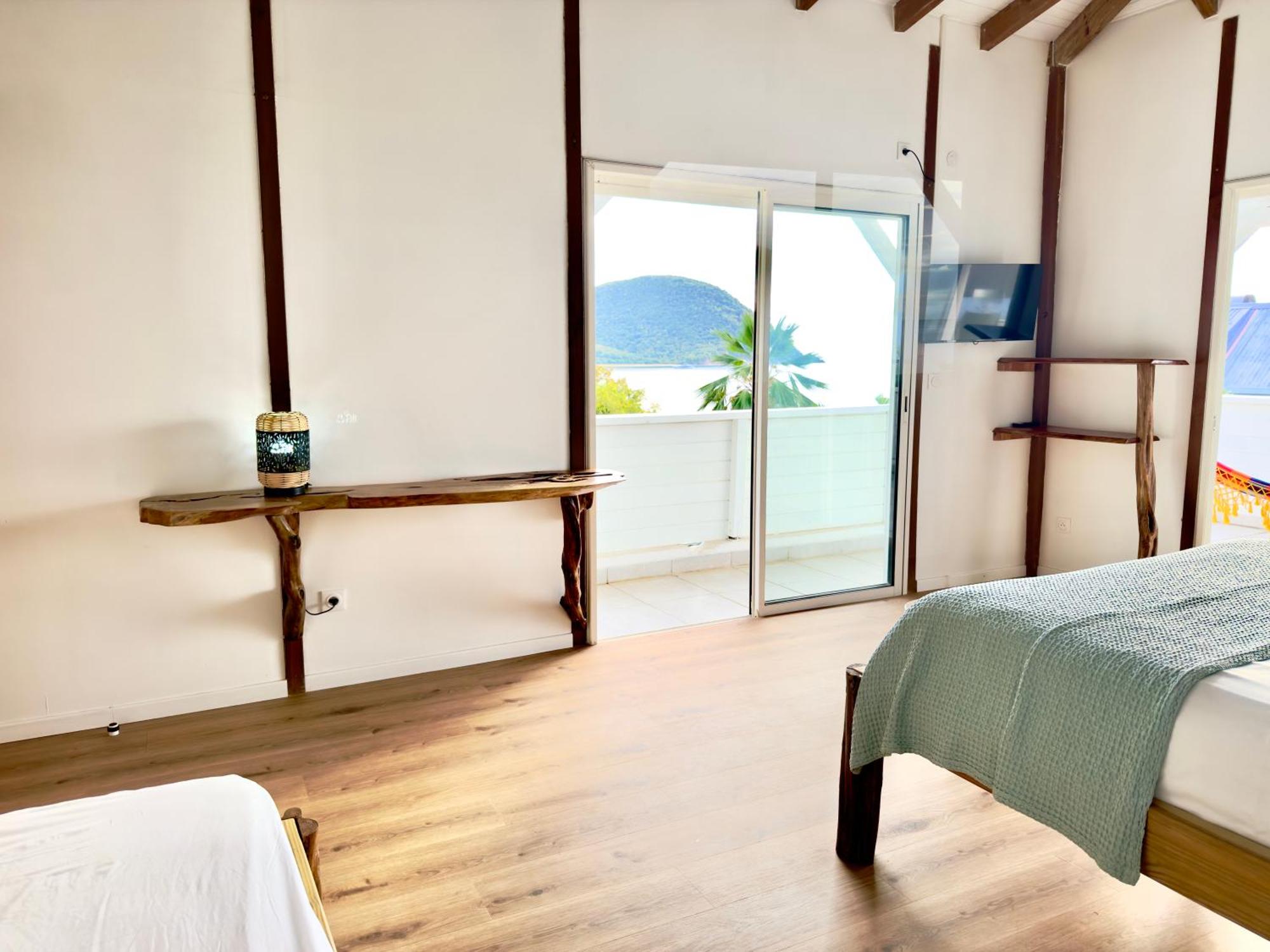 BEL BO- Haut de villa vue mer, front de mer et accès 4 plages à Deshaies, foto 13