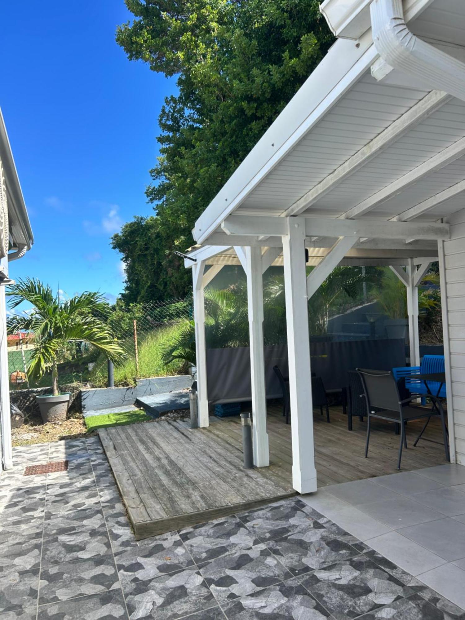 Maisonnette 30m2 vue mer Robert sur la pointe savane LM