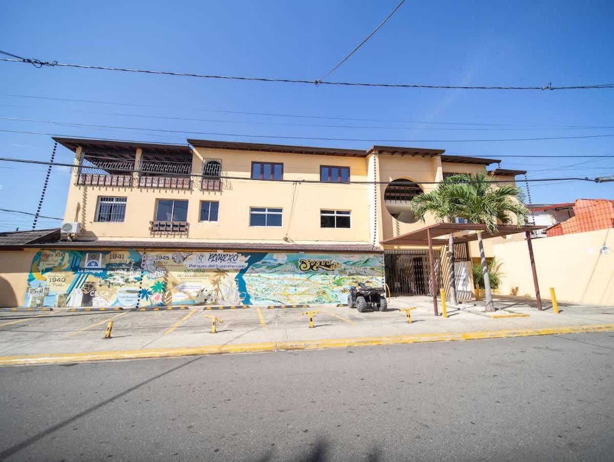Colonial 2BR Apartment 2 mins walk to beach, imagen 4